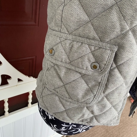 Old Navy Dobby Quilted Gray Sleeveless Jacket Vest Size XL (14) Regular - Picture 9 of 17